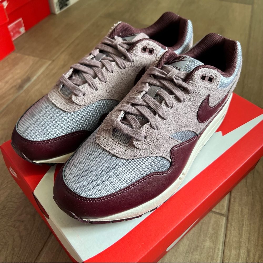 Nike Men's Maroon and Gray Sneakers